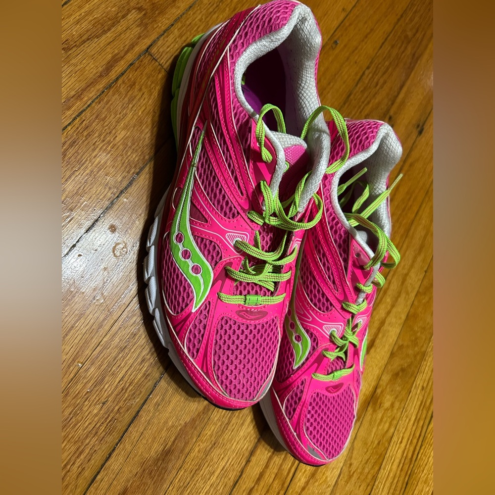 Saucony ProGrid Guide 6 Pink Athletic Shoes Size 9.5